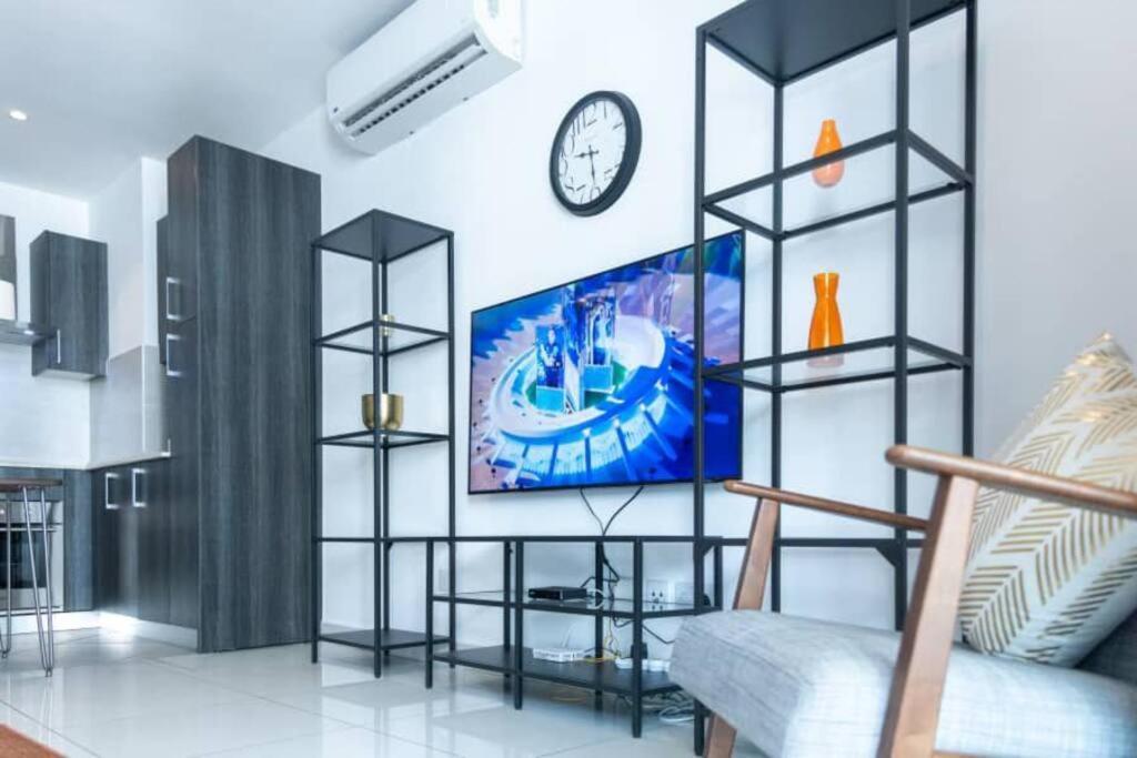 Embassy Gardens 1 Bedroom Apt アクラ エクステリア 写真